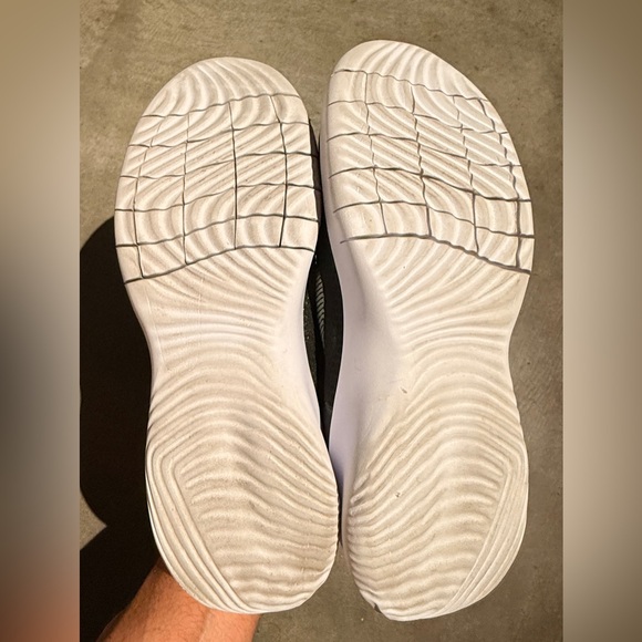 Nike Mens Flex Experience Run 11 Training Shoe Dark Green/white 11.5 Gently-Used - Picture 4 of 6